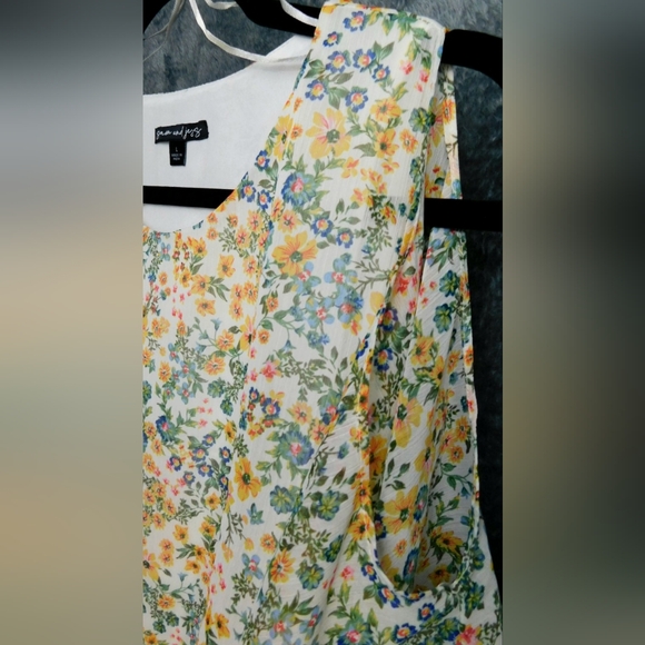 Cold-Shoulder Cape-Sleeve Top Size Large by Macy's Sam and Jess - Picture 4 of 12